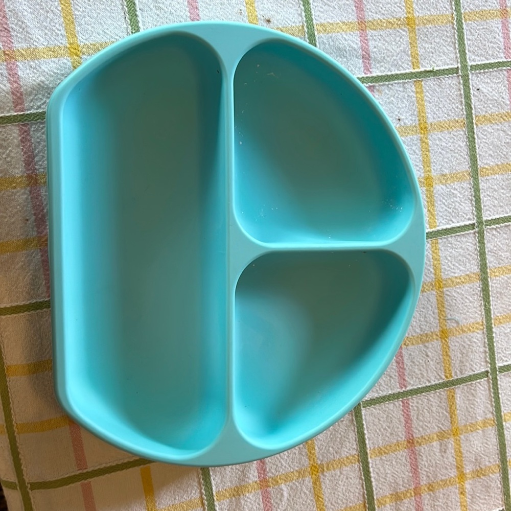 Non-skid plate for highchair or table